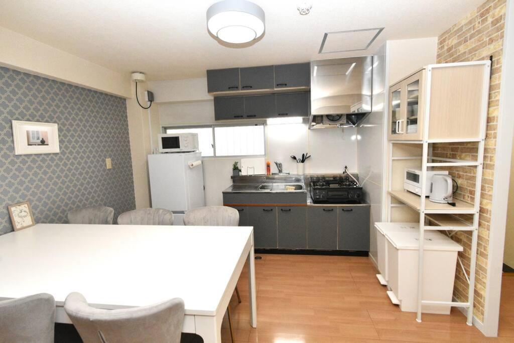 ゆったり1Ldkで最大8人まで宿泊可能！博多駅・キャナルも徒歩圏内！コンビニ・スーパー徒歩１分！ Sumiyoshi  Luaran gambar